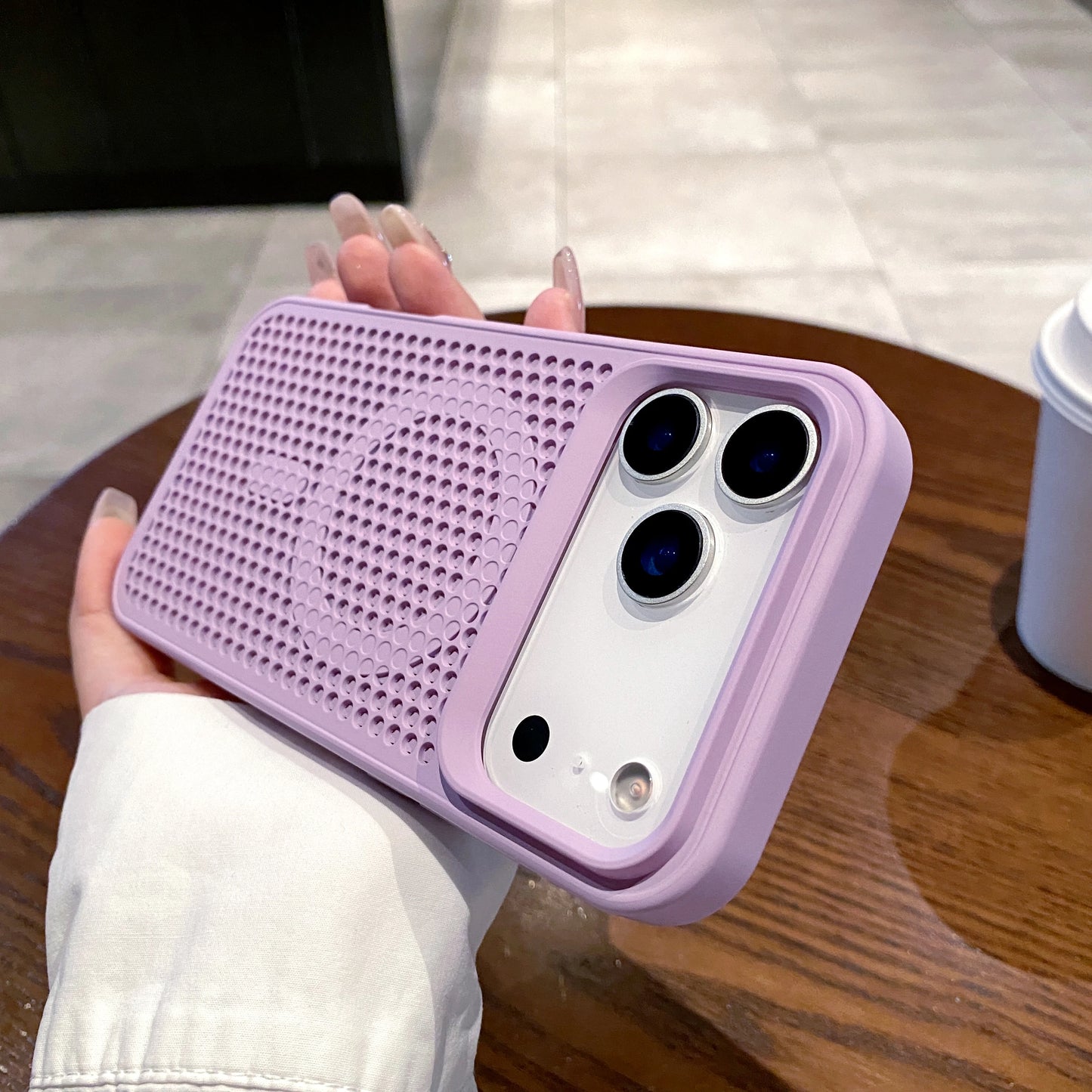 Hollow Mesh Cooling MagSafe Case – Breathable Honeycomb Cover for iPhone 17