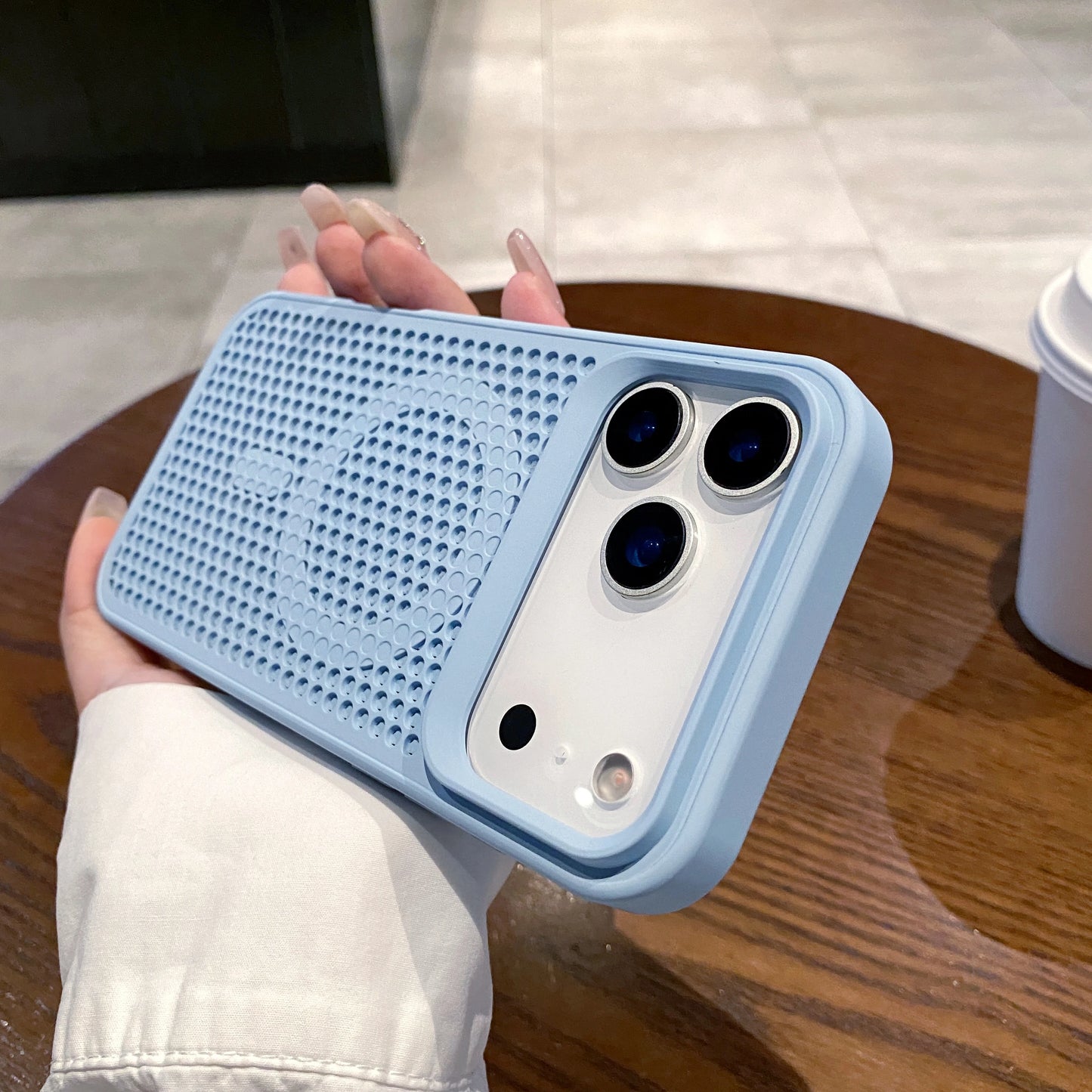 Hollow Mesh Cooling MagSafe Case – Honeycomb Breathable Cover for iPhone 16